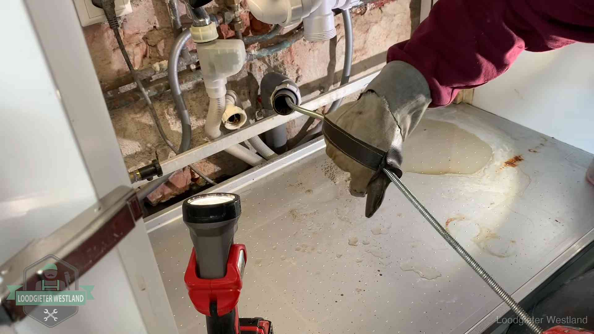 Je riool goed houden in Westland Ontstoppingsveer wordt preventief door een afvoeraansluiting gehaald in Westland