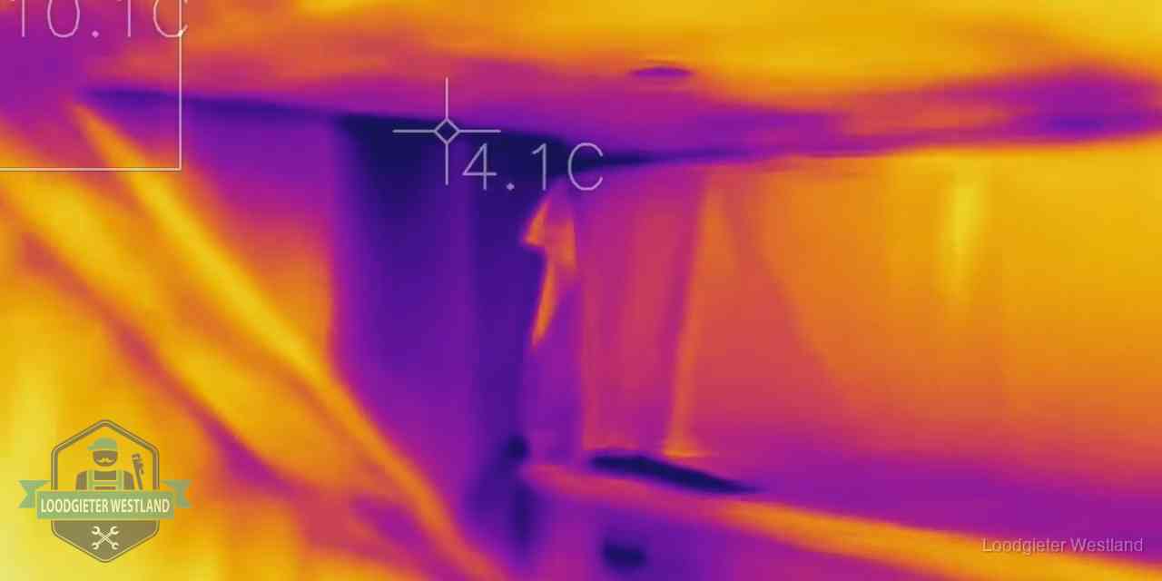 Warmtebeeldopname van een vloerconstructie tijdens lekdetectie in Westland