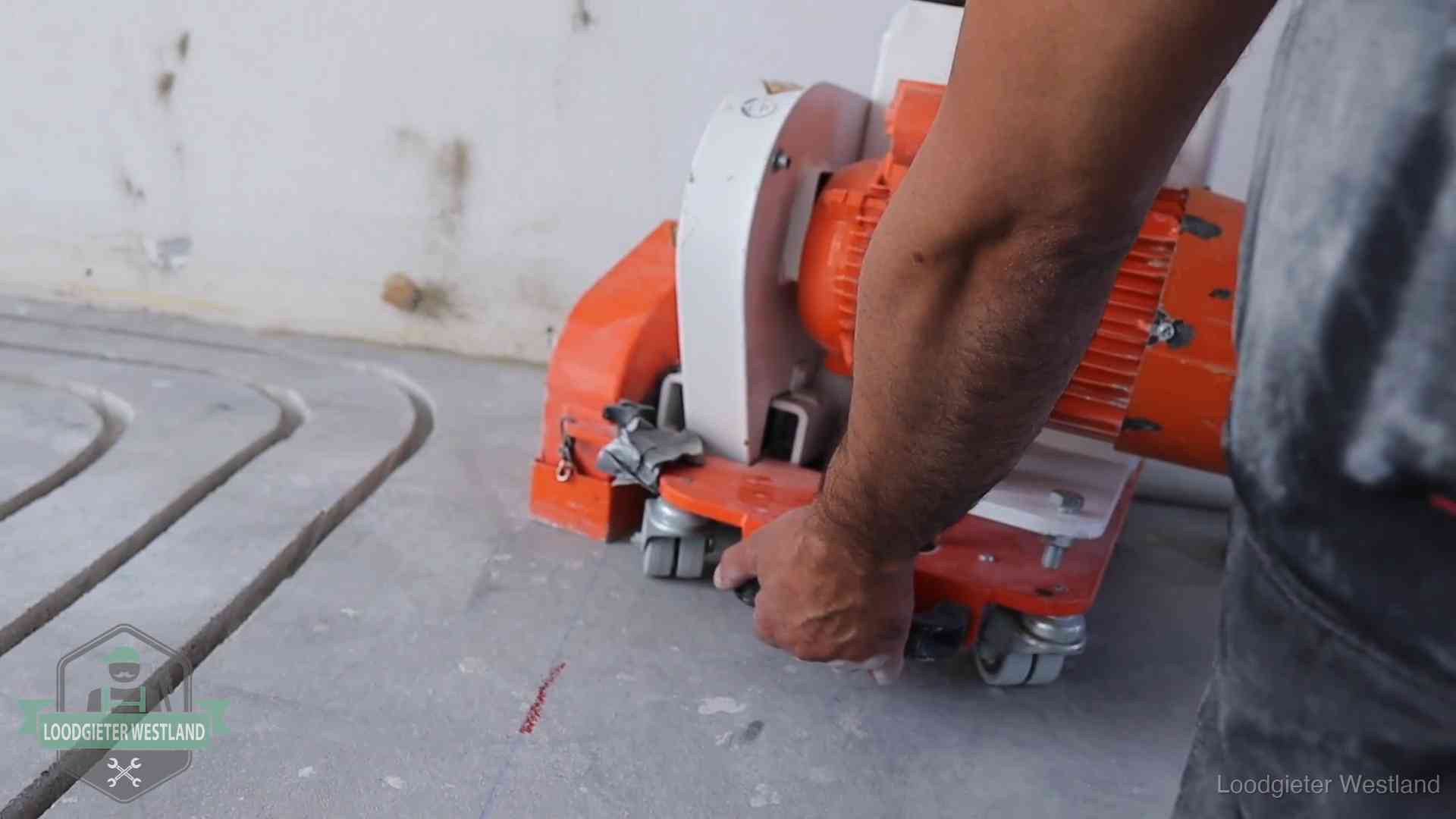 Sleuvenpatroon voor vloerverwarming in de dekvloer van een woning in Westland